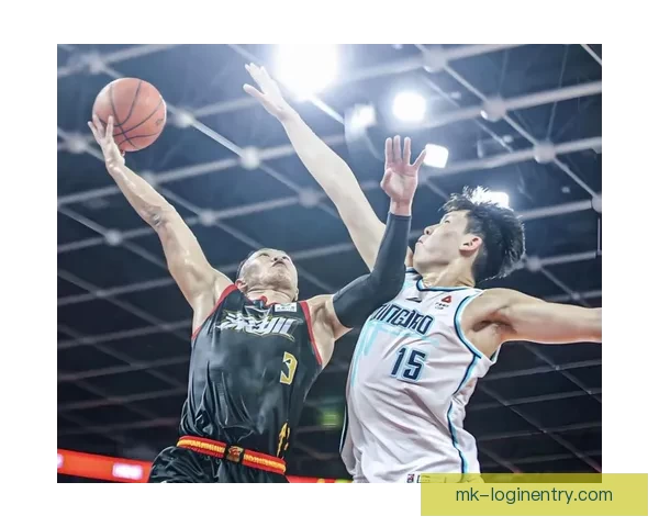 以斯普利特盛赞杨瀚森持续进步高位策应组织能力出众带动球队进攻